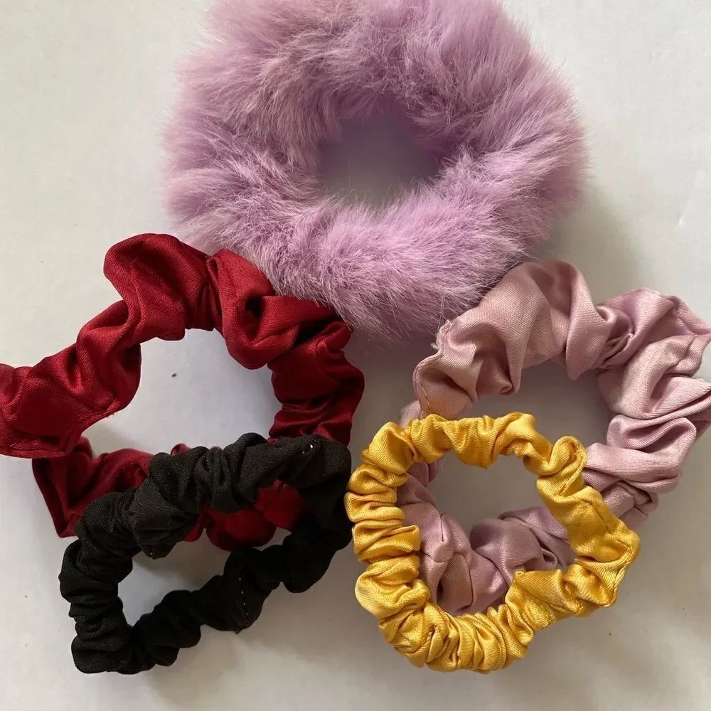 𝅺Set of 5 Scrunchies - Picture 2 of 2